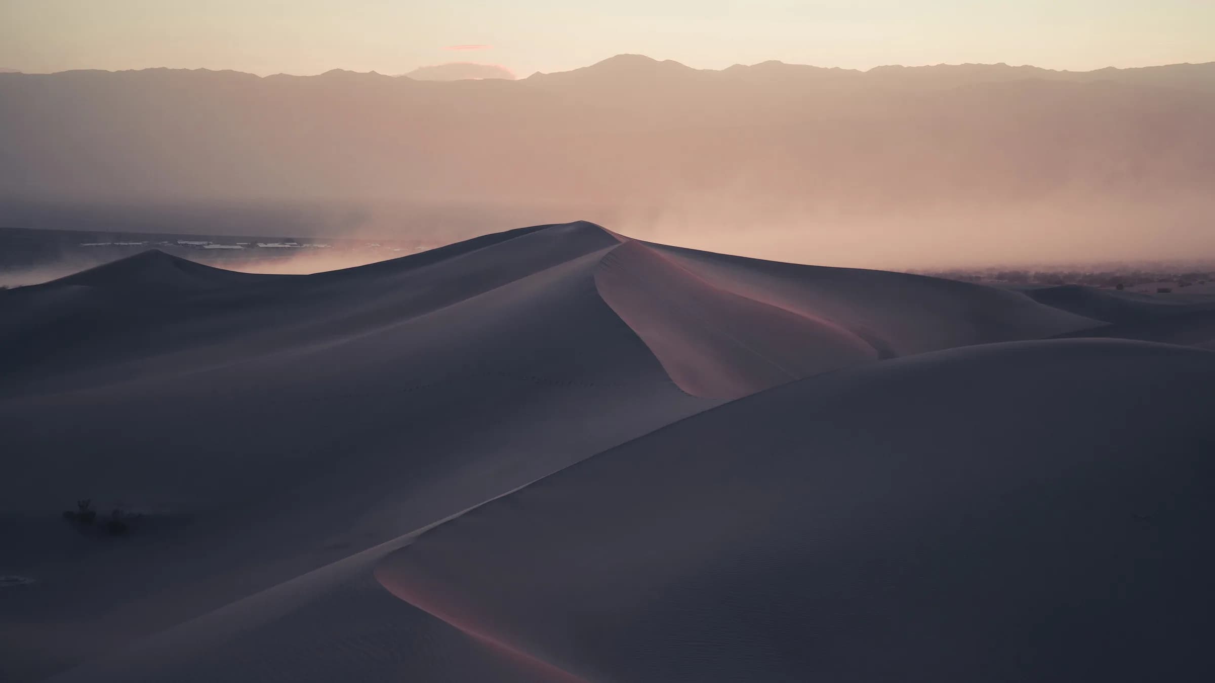 Sand dunes — Saudi real-estate owner residency